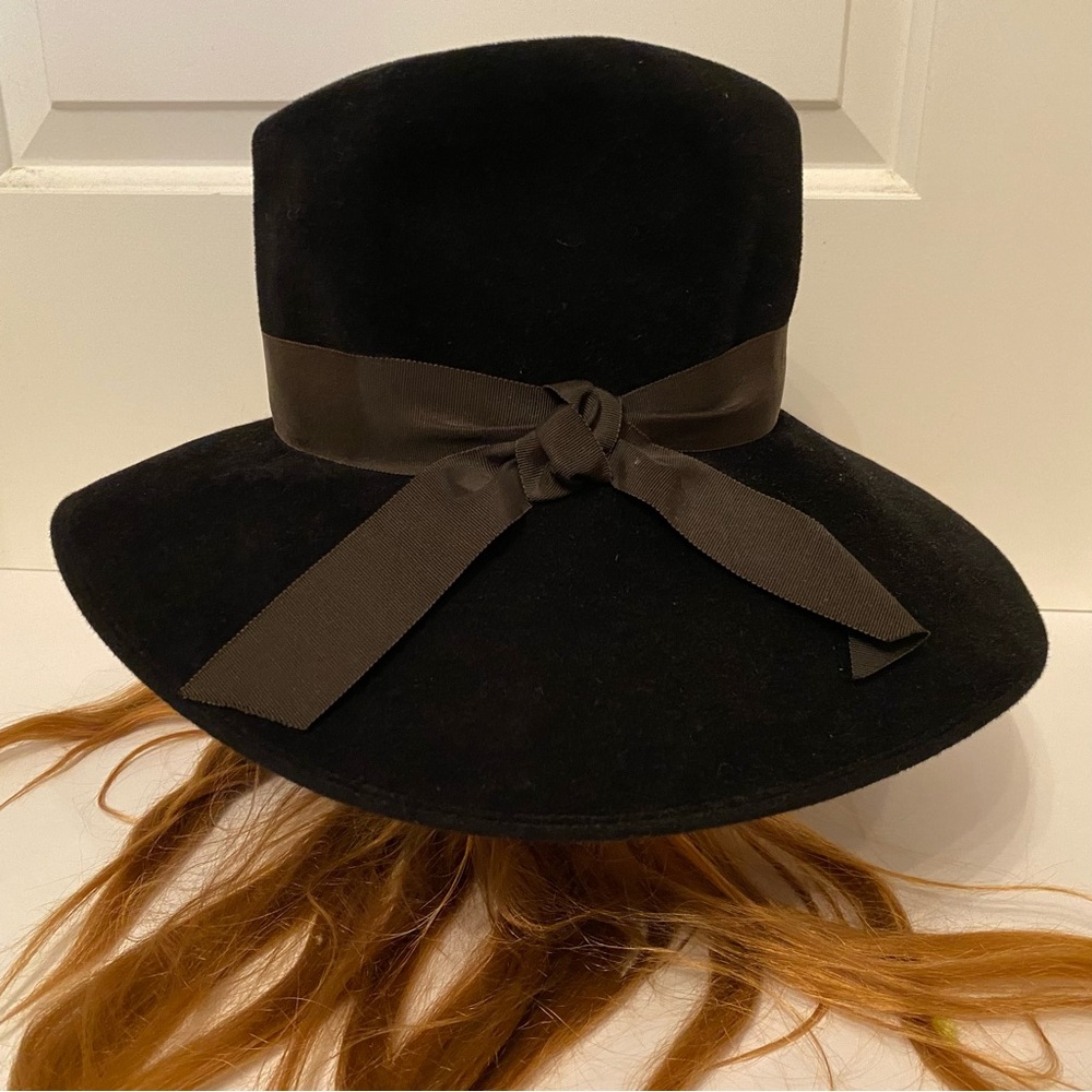 MADCAPS HAT BLACK TALL FEDORA PLUSH VELOUR FEEL ONE SIZE OS RIBBON BOW MOB WIFE